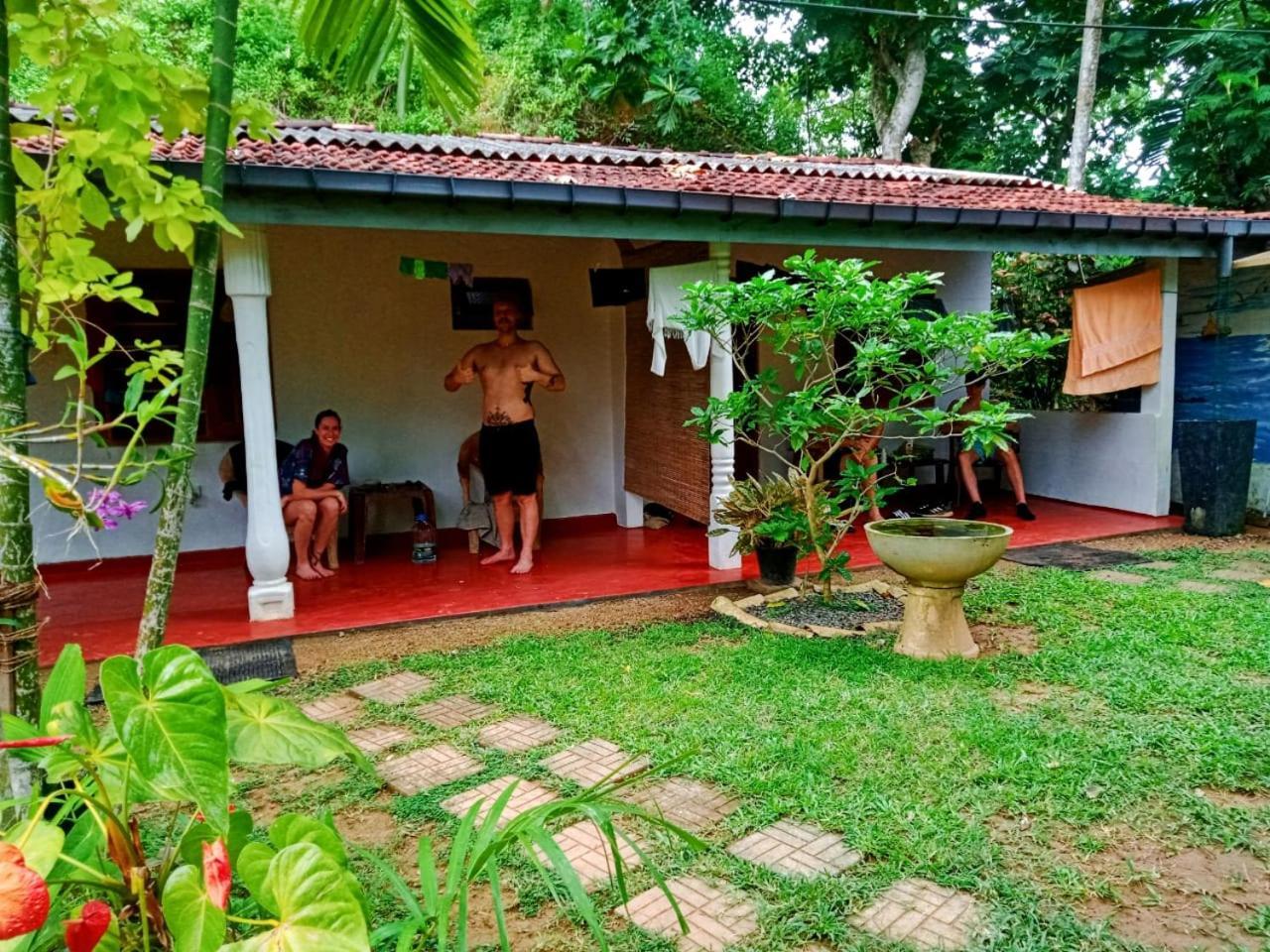 Arachchi Guest House Mirissa Exteriör bild
