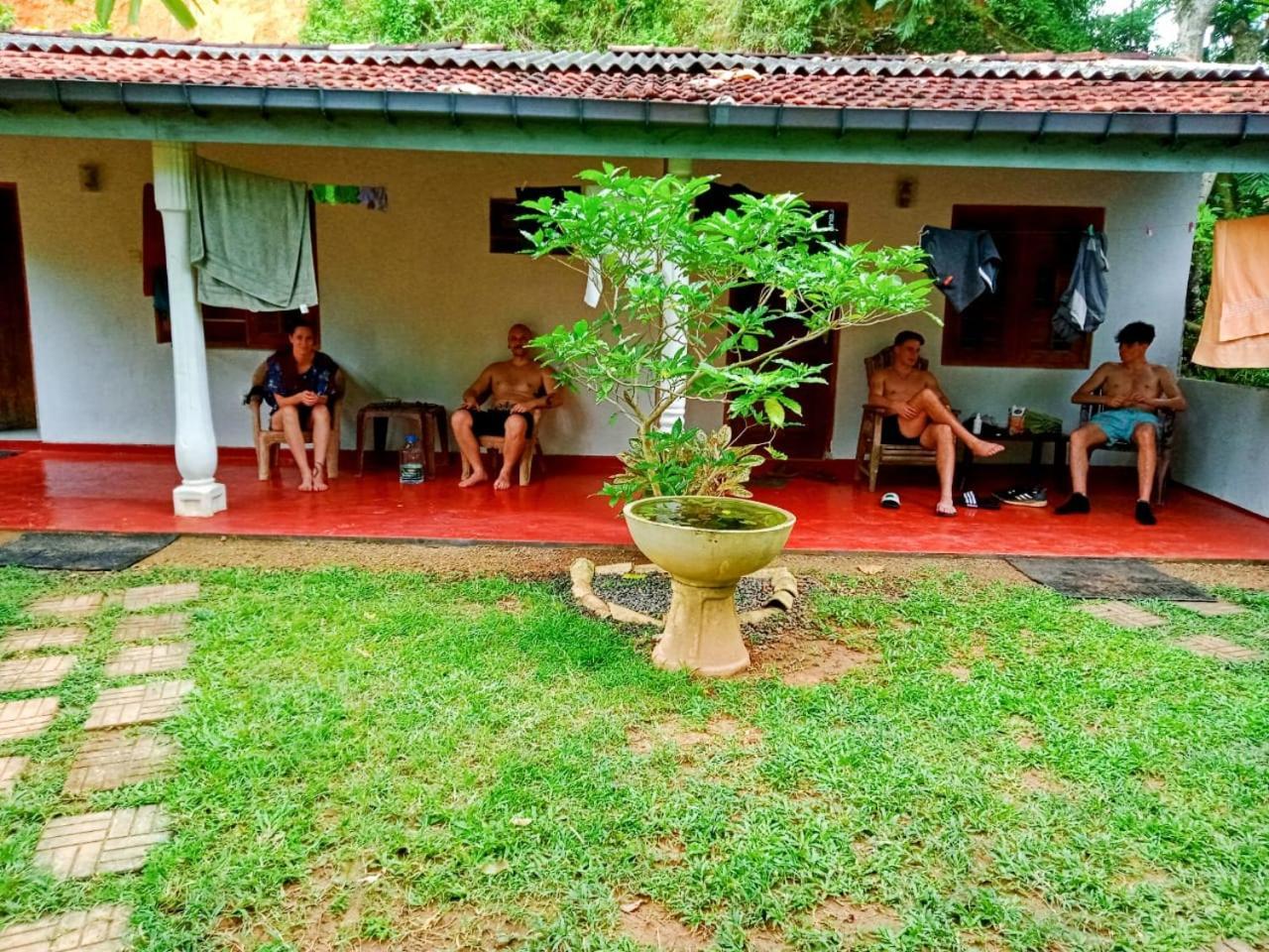 Arachchi Guest House Mirissa Exteriör bild